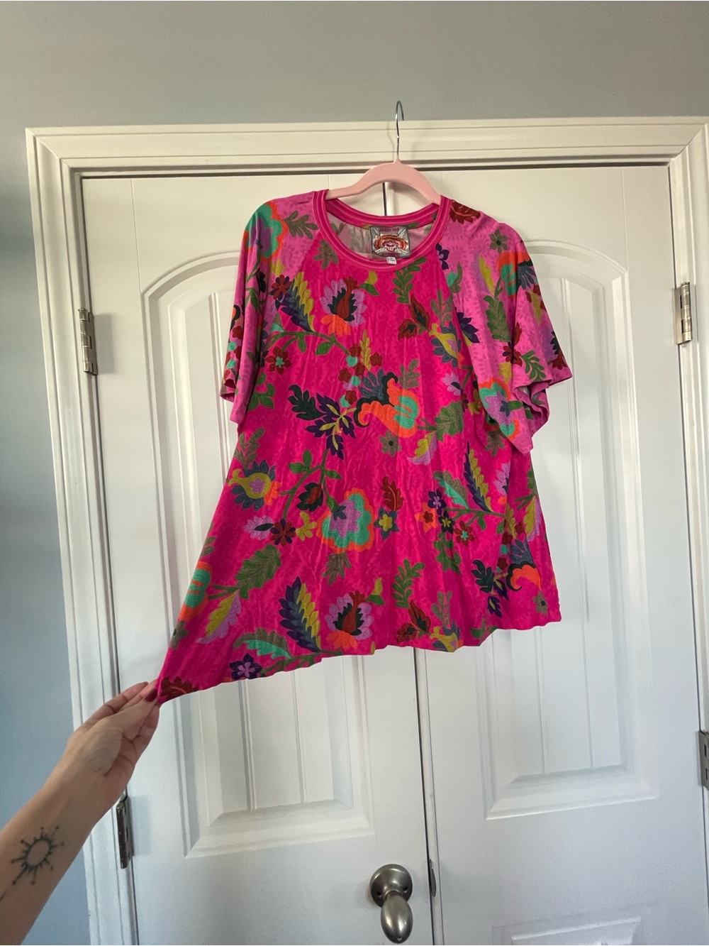 Johnny Was Medium Hot Pink Floral Embroidered Top - Picture 4 of 5